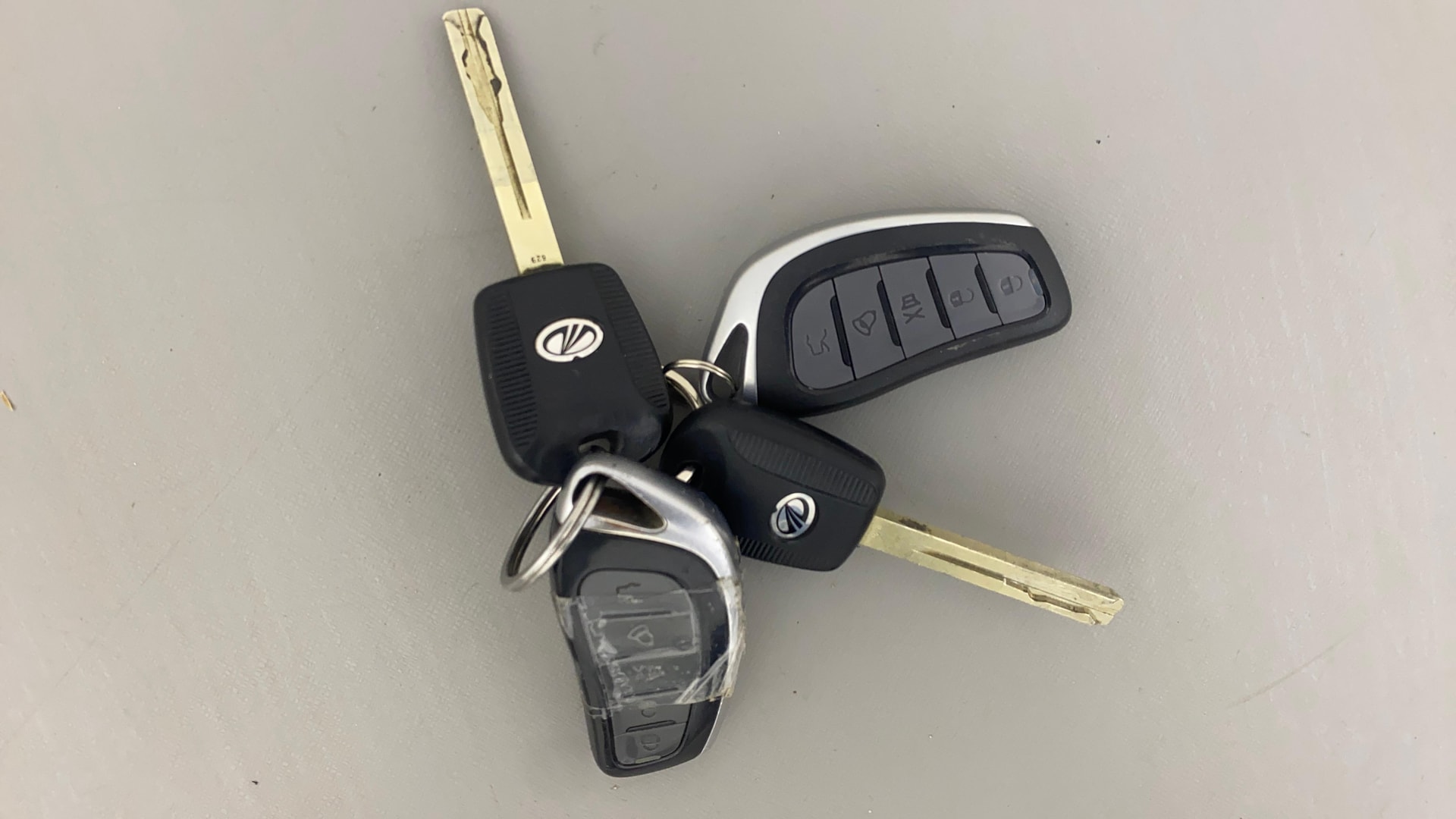 View 2019 Mahindra XUV300 W4 Petrol BS IV Image 27 Used 2019 Mahindra XUV300 W4 Petrol BS IV Image 27