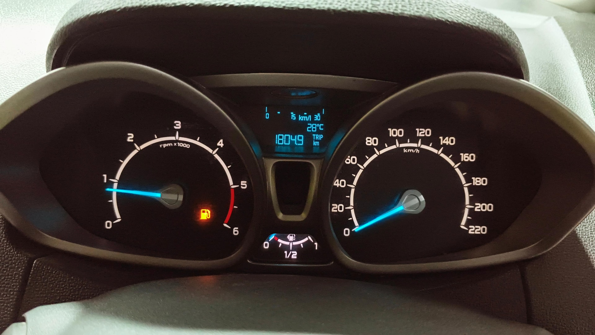 View 2015 Ford EcoSport 1.5 TDCi Diesel Ambiente BS IV Image 19 Used 2015 Ford EcoSport 1.5 TDCi Diesel Ambiente BS IV Image 19