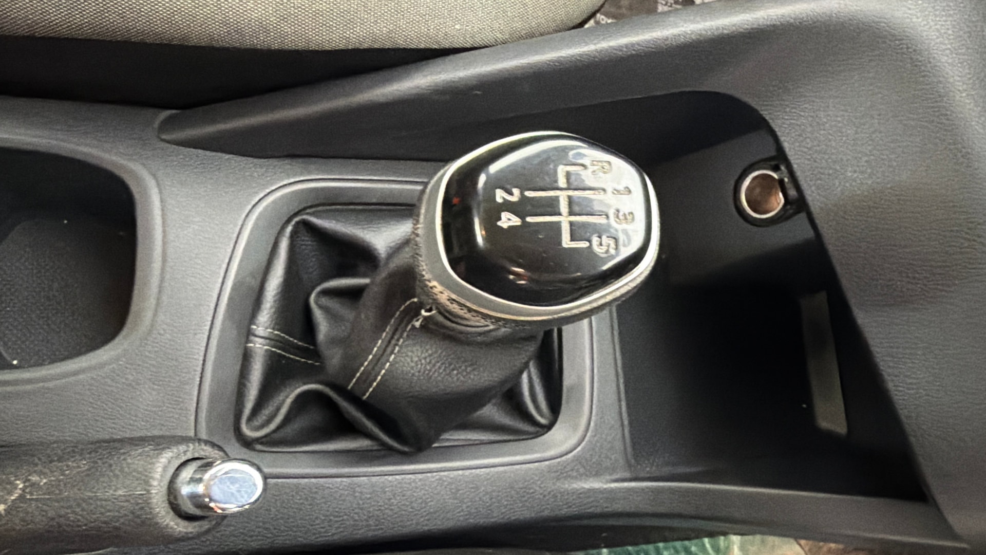 View 2025 Nissan Magnite Visia Plus B4D 1.0 Petrol MT Image 40 Used 2025 Nissan Magnite Visia Plus B4D 1.0 Petrol MT Image 40