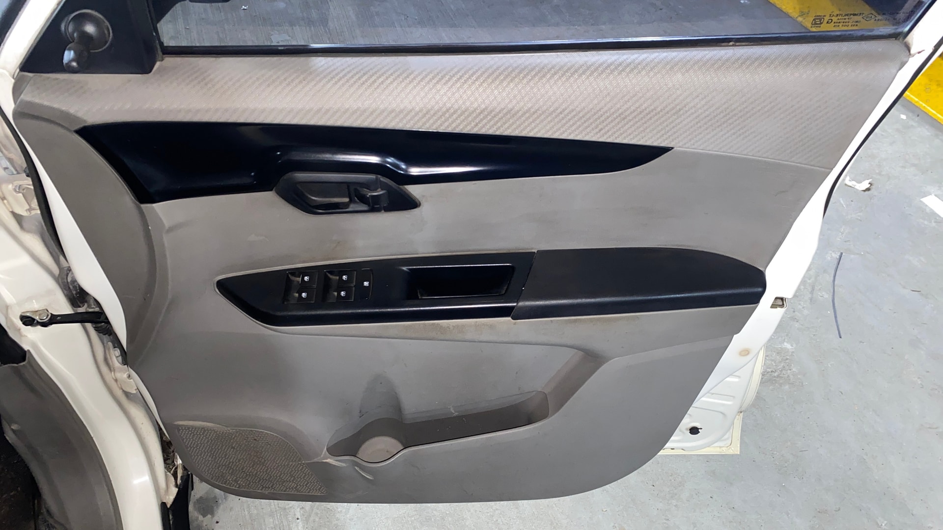 View 2017 Mahindra KUV100 K4 Plus Petrol 6 Seater BS IV Image 32 Used 2017 Mahindra KUV100 K4 Plus Petrol 6 Seater BS IV Image 32