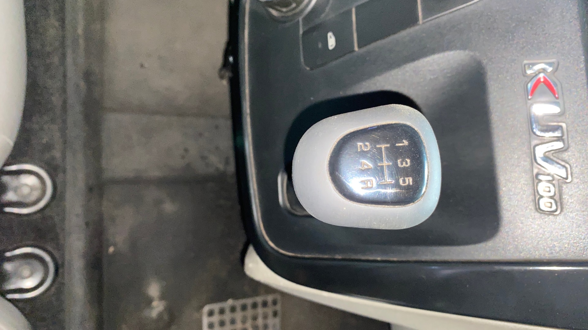 View 2017 Mahindra KUV100 K4 Plus Petrol 6 Seater BS IV Image 37 Used 2017 Mahindra KUV100 K4 Plus Petrol 6 Seater BS IV Image 37