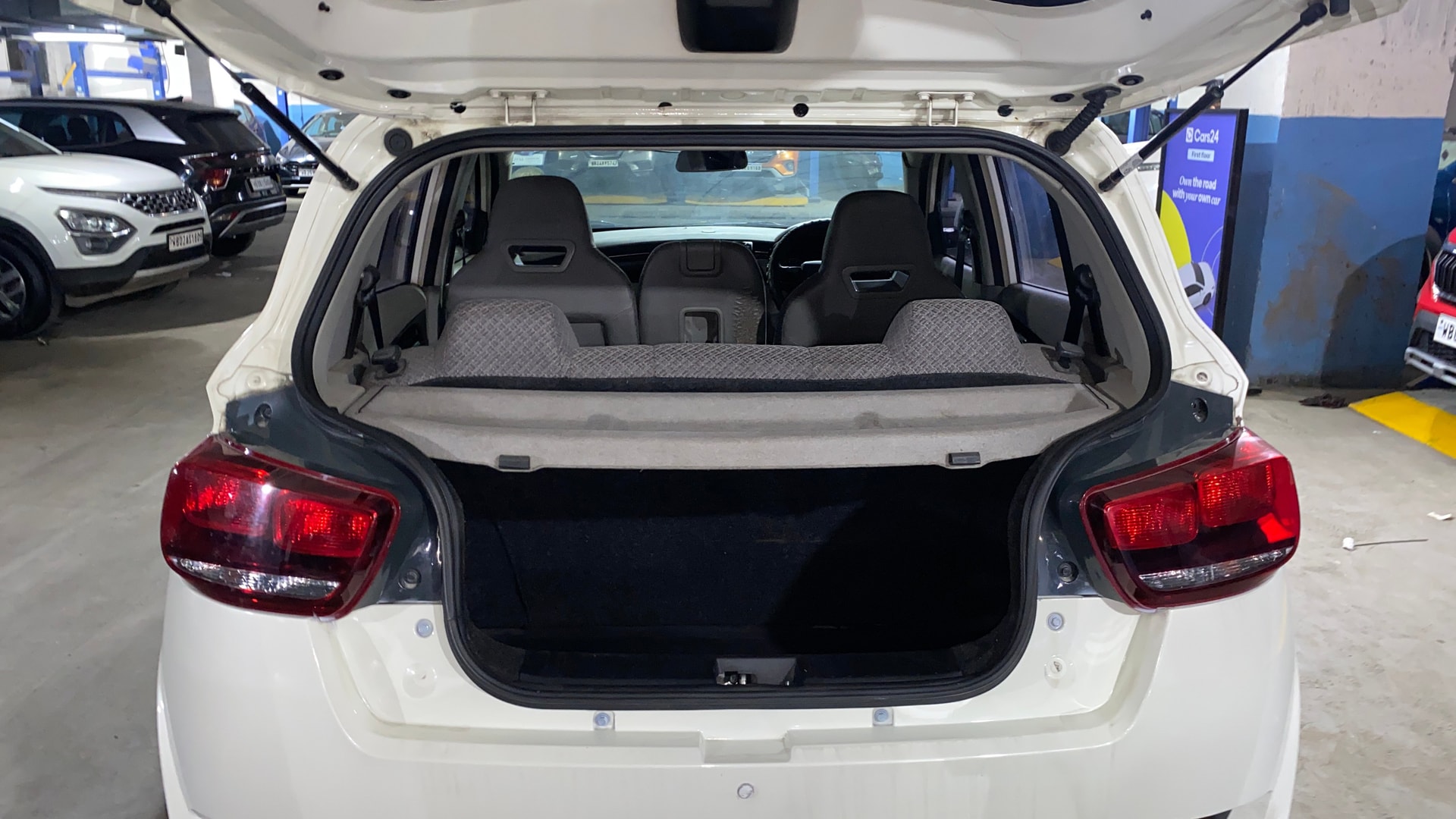 View 2017 Mahindra KUV100 K4 Plus Petrol 6 Seater BS IV Image 10 Used 2017 Mahindra KUV100 K4 Plus Petrol 6 Seater BS IV Image 10