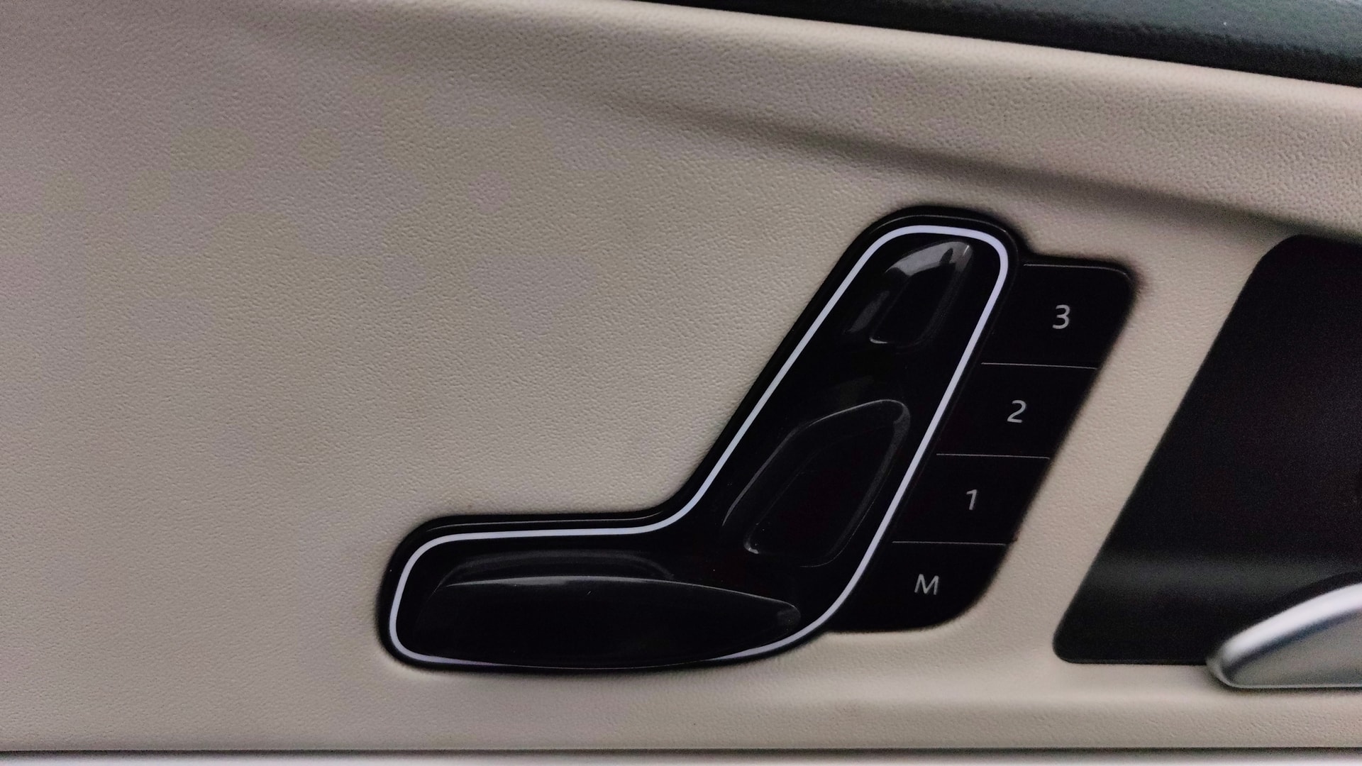Used 2022 Mahindra XUV700 Used 2022 Mahindra XUV700