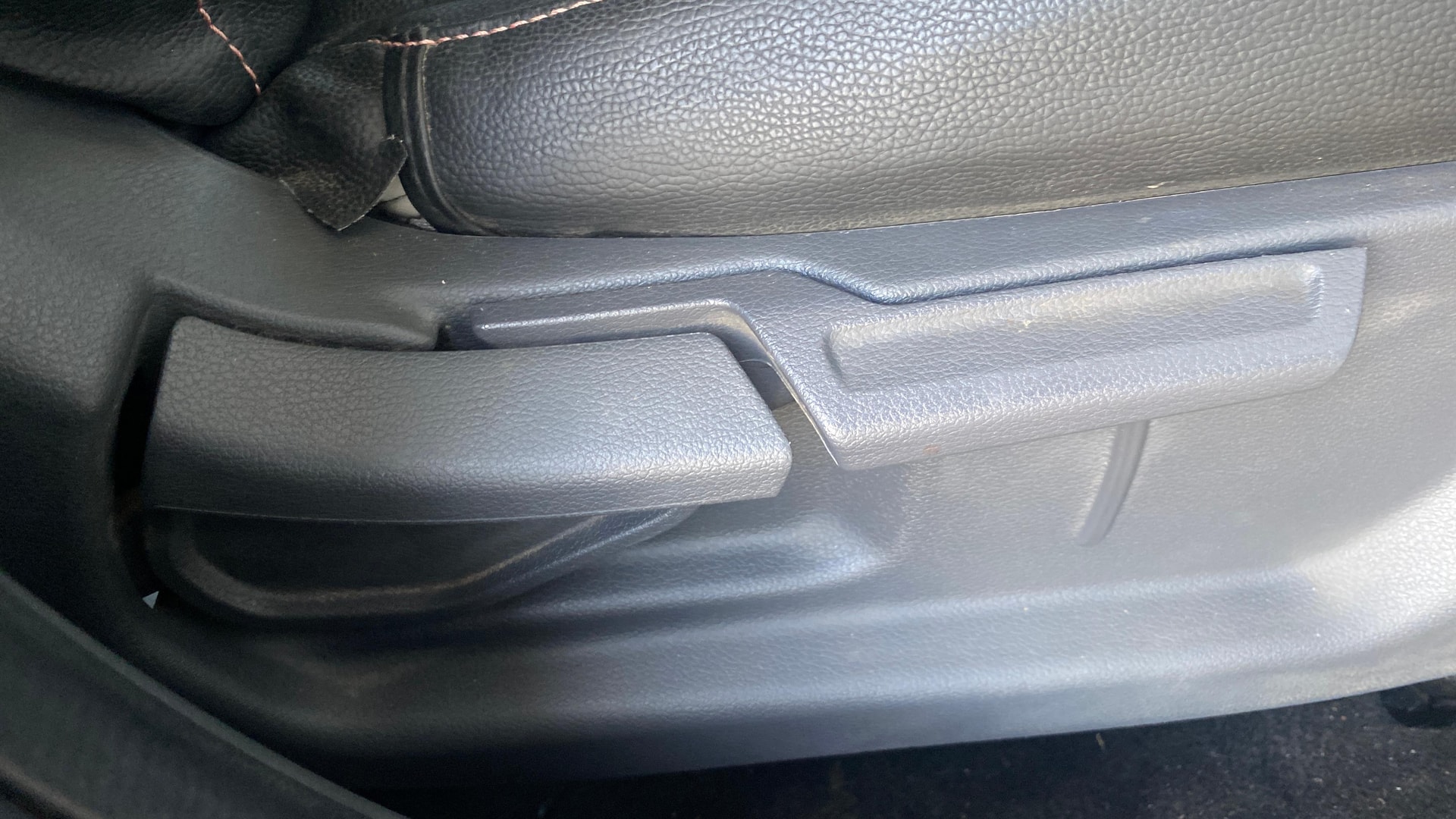 View 2022 Hyundai Aura SX MT CNG Image 18 Used 2022 Hyundai Aura SX MT CNG Image 18