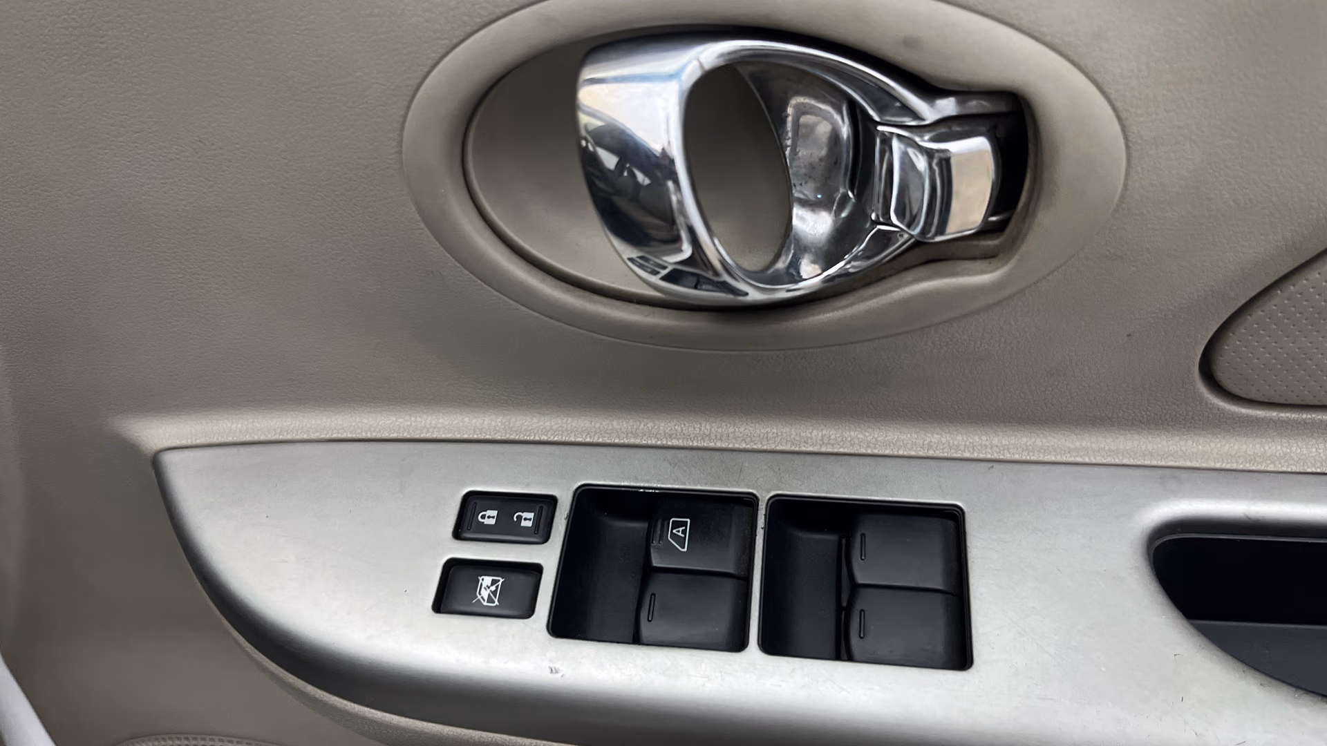 View 2015 Nissan Micra XL (CVT) Image 32 Used 2015 Nissan Micra XL (CVT) Image 32