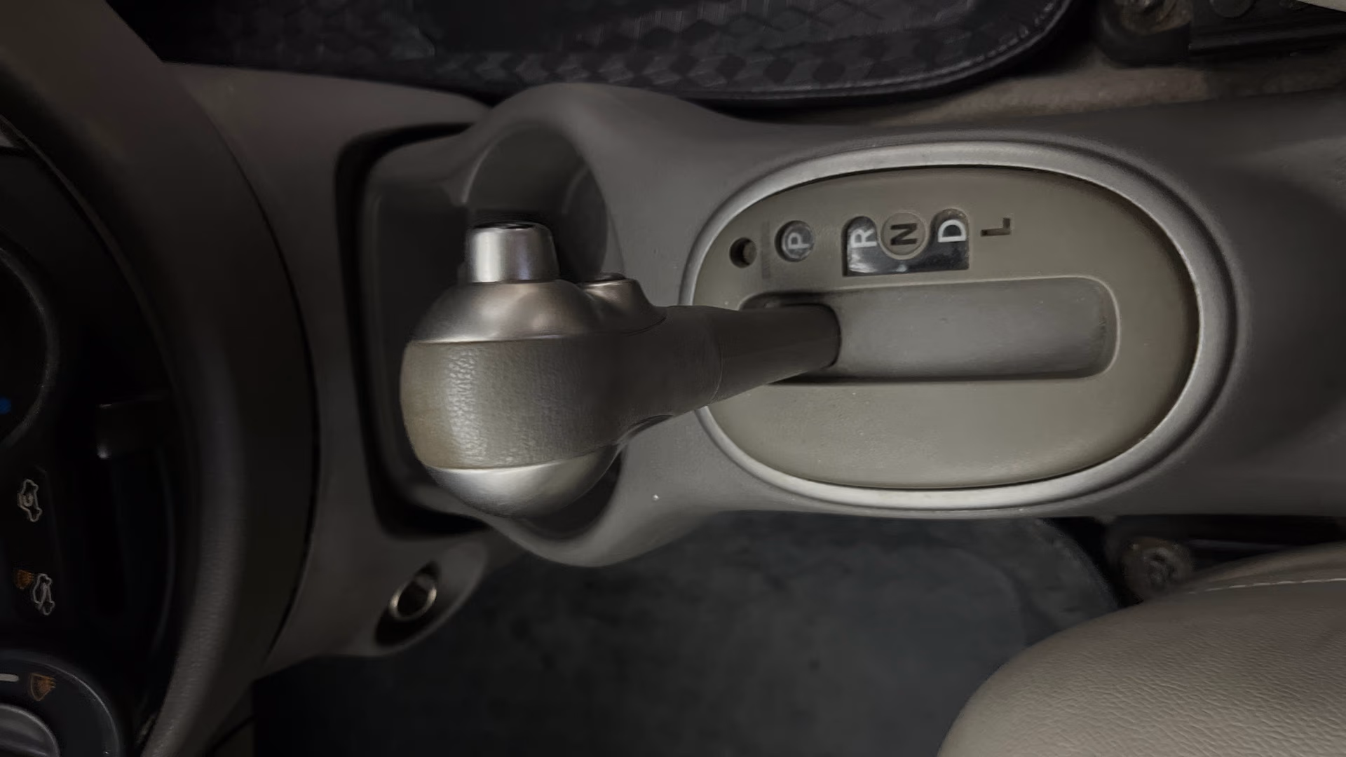 View 2015 Nissan Micra XL (CVT) Image 37 Used 2015 Nissan Micra XL (CVT) Image 37