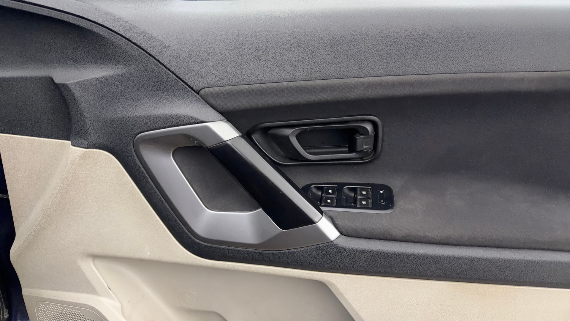 View 2022 Tata Safari XMA Image 32 Used 2022 Tata Safari XMA Image 32