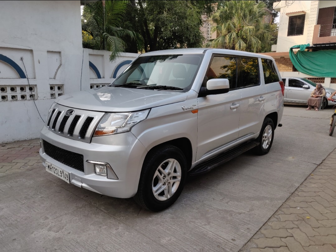 TUV300 Plus image 1 TUV300 Plus image 1