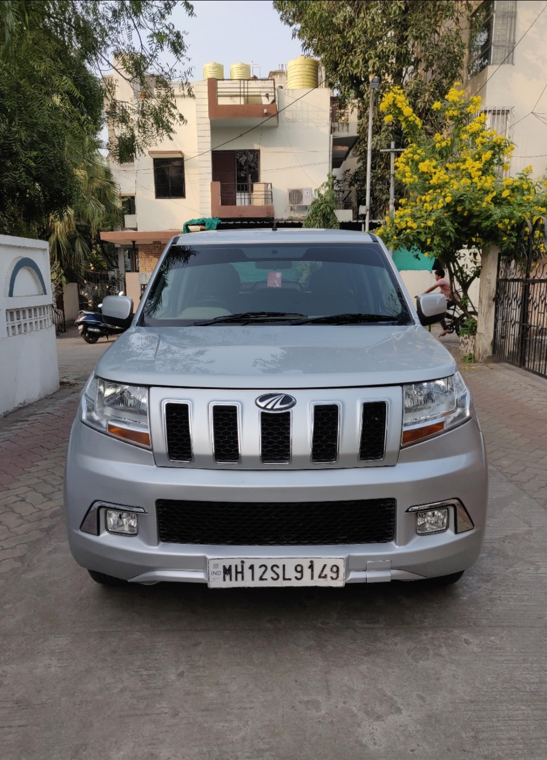 TUV300 Plus image 6 TUV300 Plus image 6