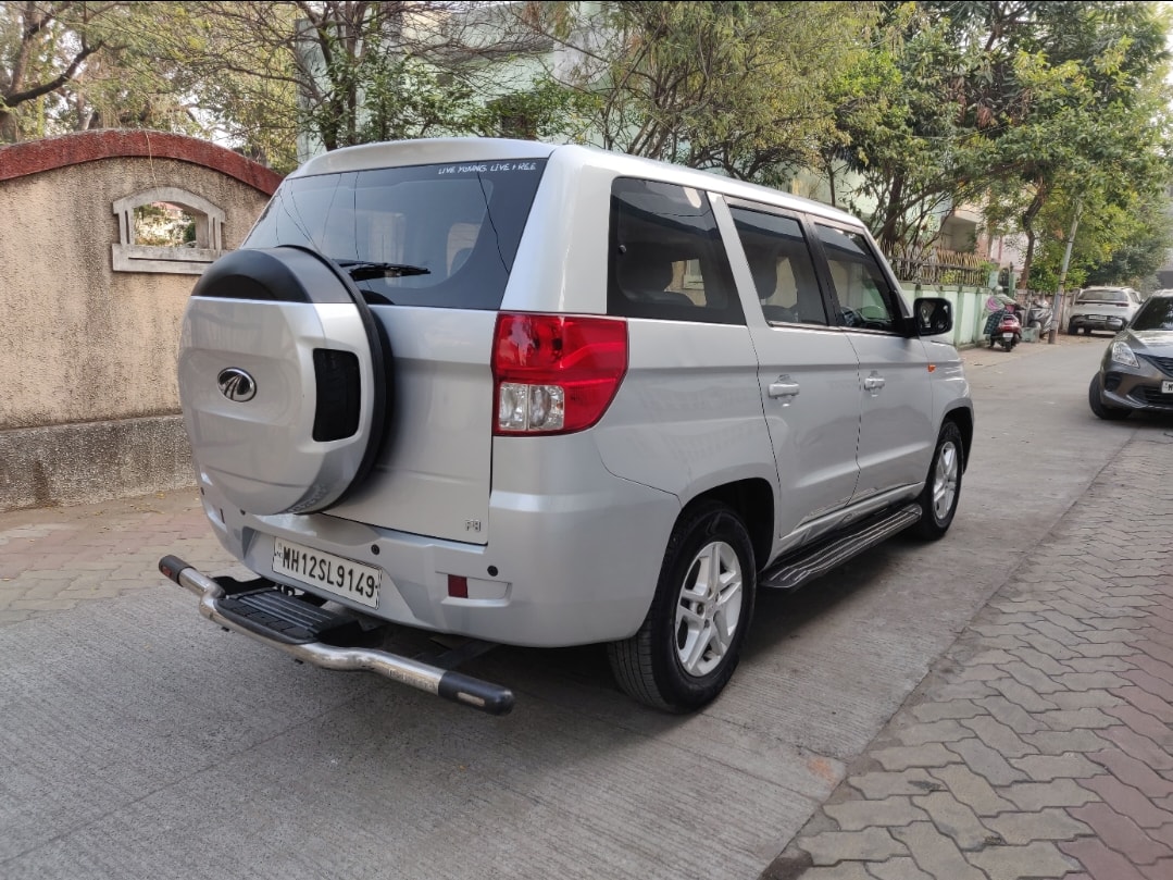 TUV300 Plus image 2 TUV300 Plus image 2