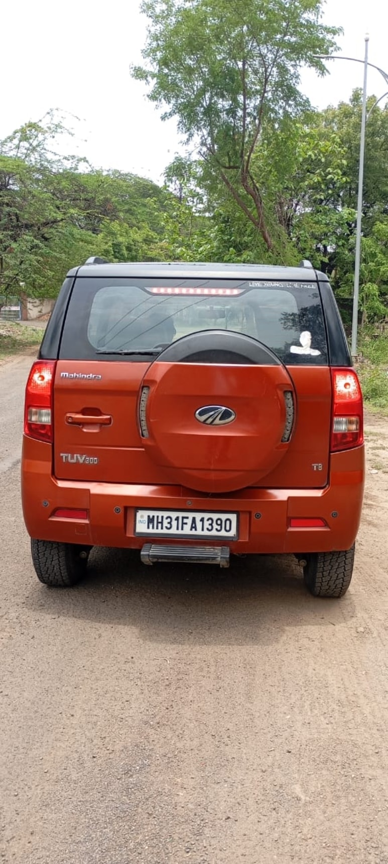 TUV300 image 3 TUV300 image 3