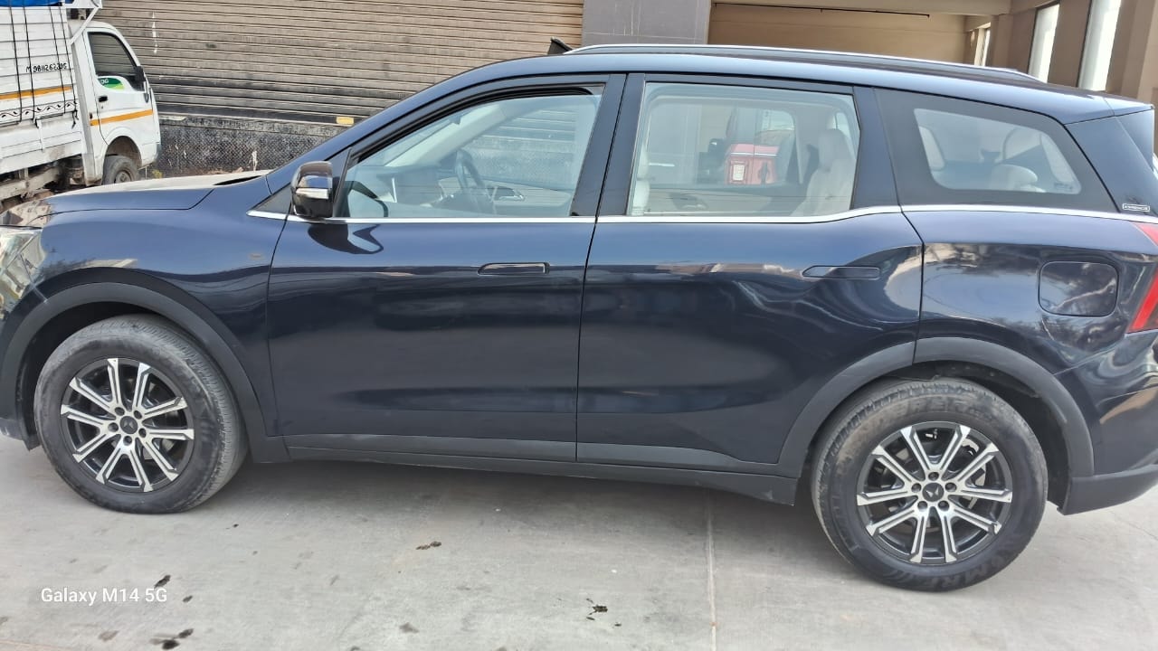 XUV700 image 2 XUV700 image 2