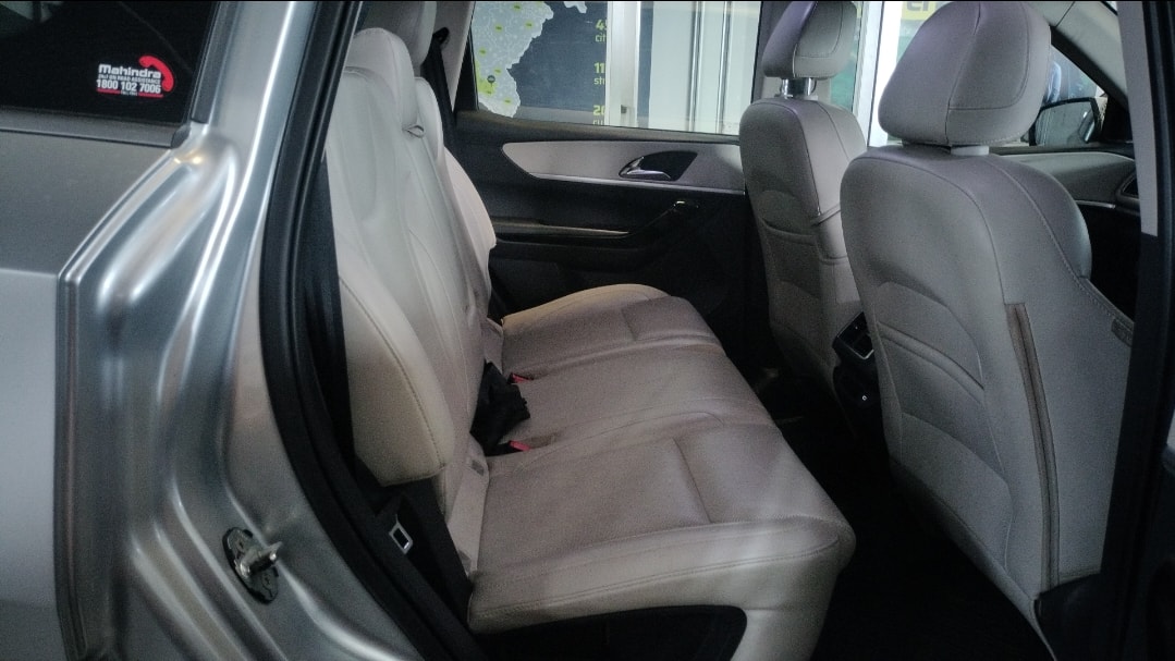 XUV700 image 15 XUV700 image 15