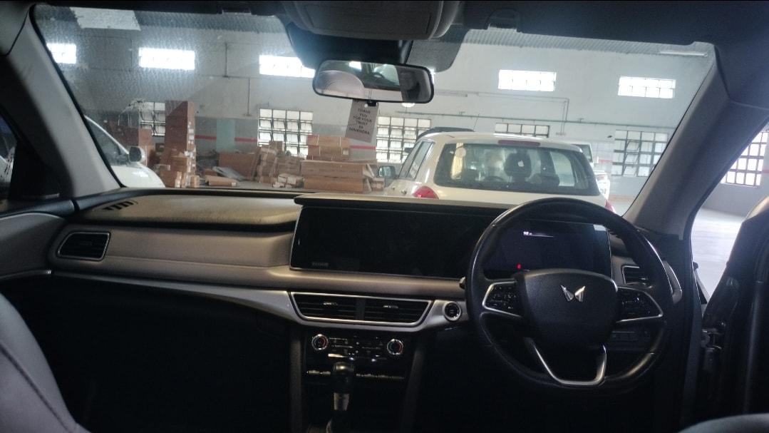 XUV700 image 12 XUV700 image 12