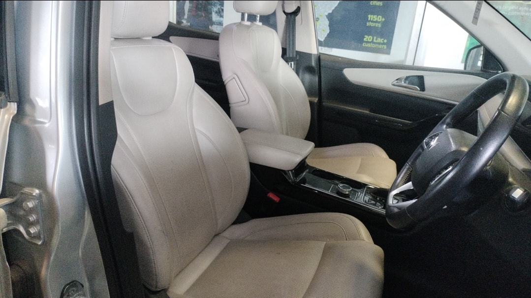 XUV700 image 16 XUV700 image 16