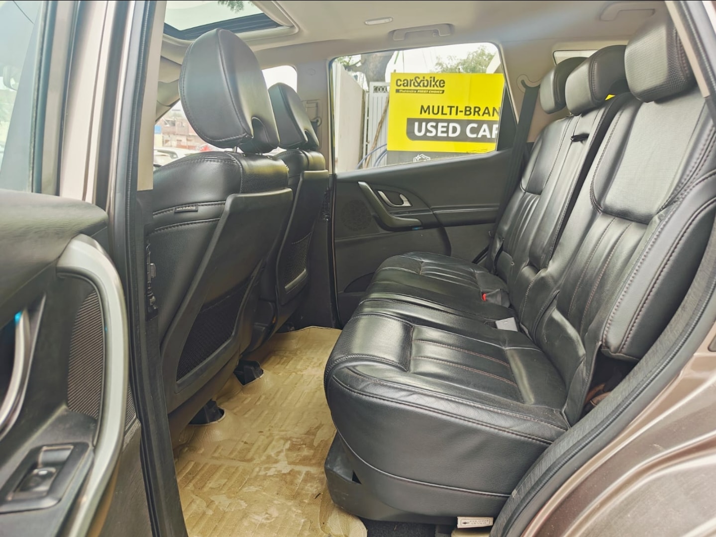 XUV500 image 17 XUV500 image 17