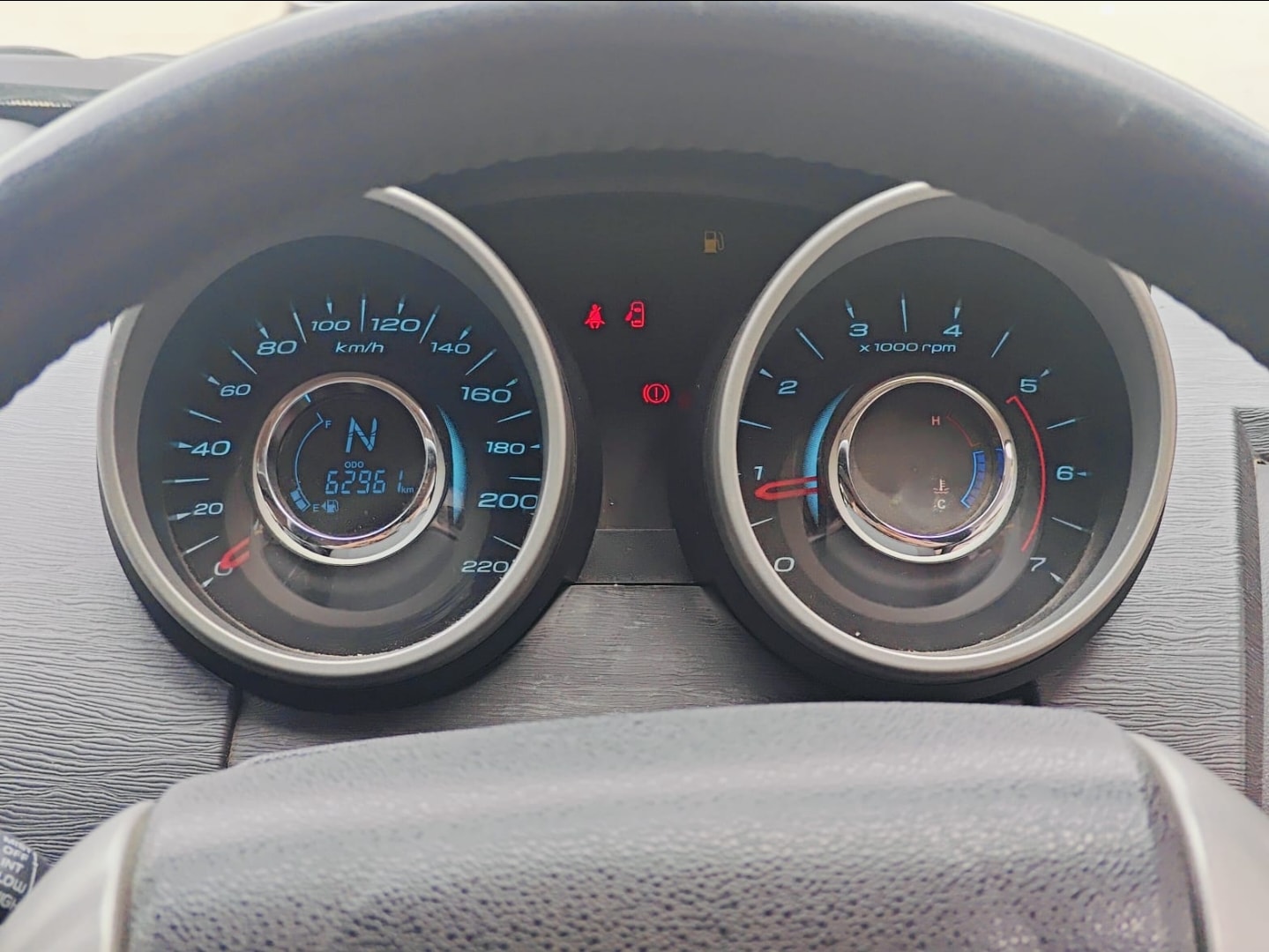 XUV500 image 11 XUV500 image 11