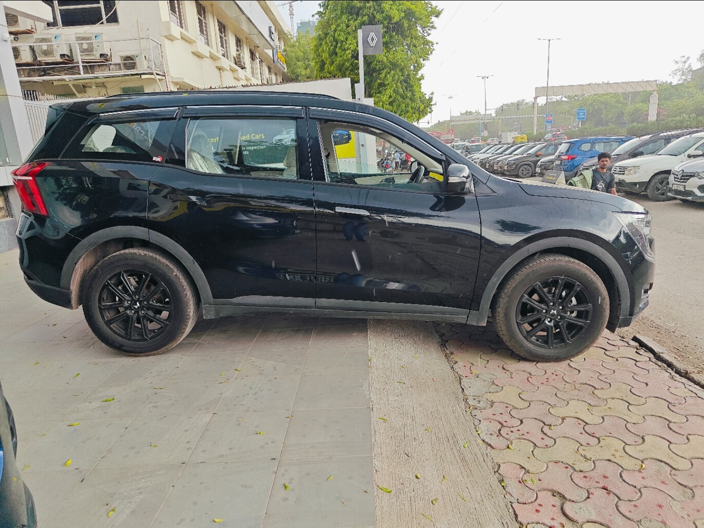 XUV700 image 4 XUV700 image 4