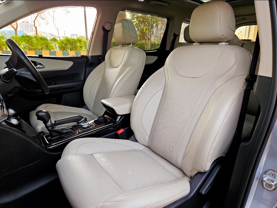 XUV700 image 16 XUV700 image 16