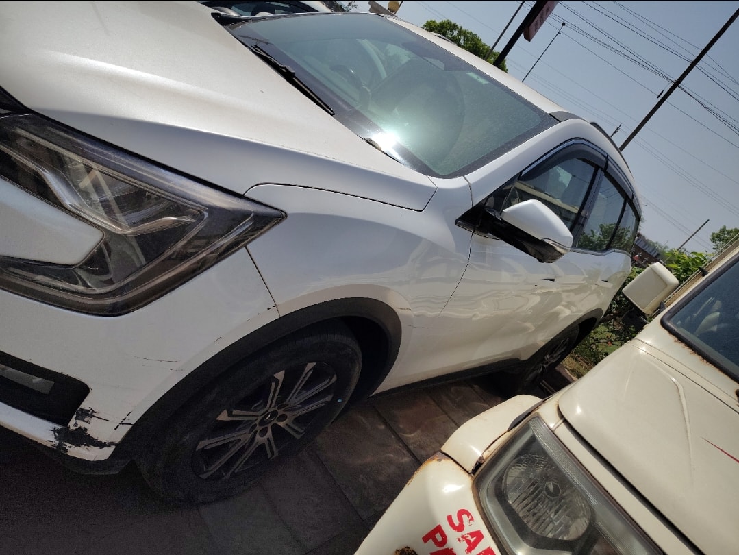 XUV700 image 1 XUV700 image 1