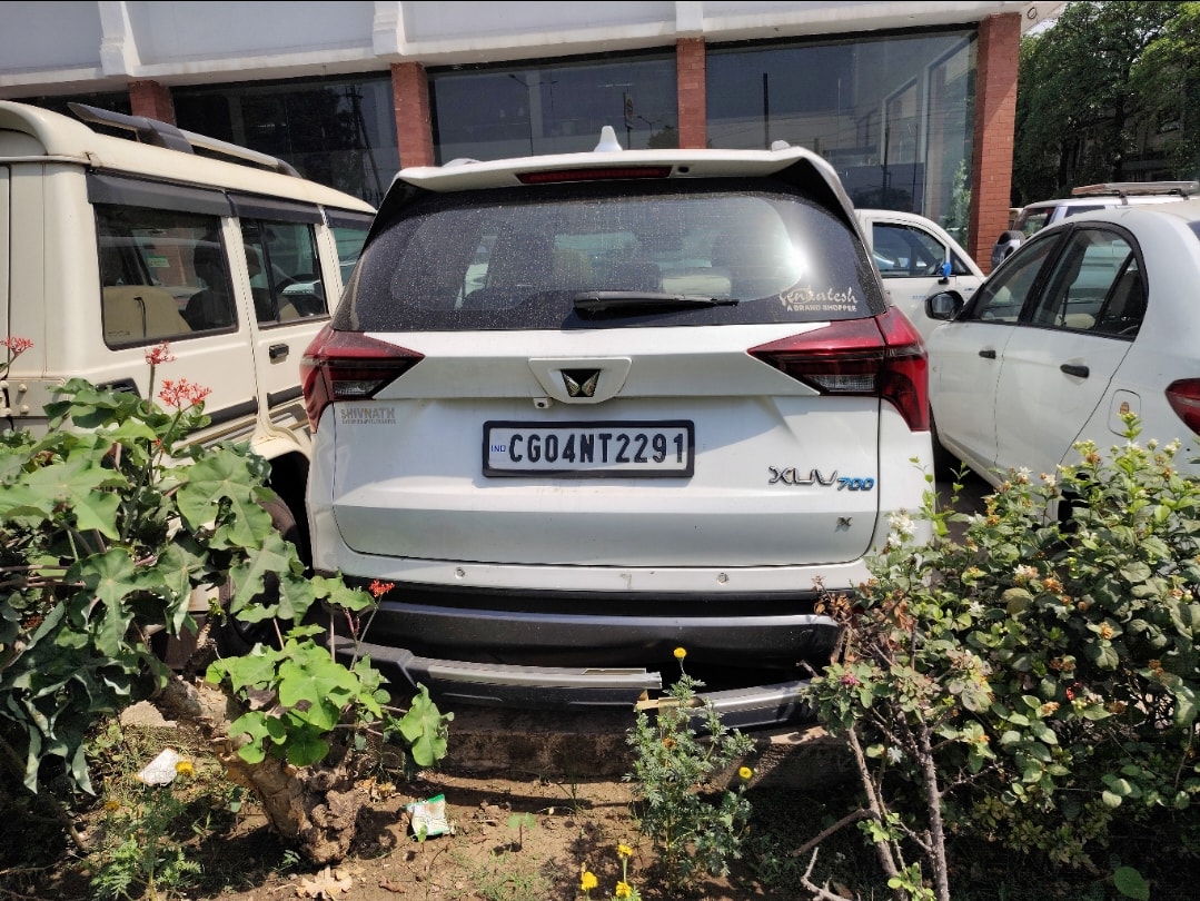 XUV700 image 2 XUV700 image 2