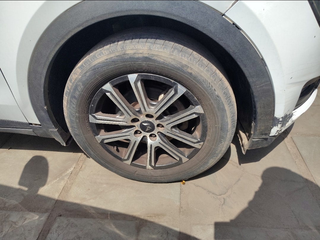 XUV700 image 5 XUV700 image 5