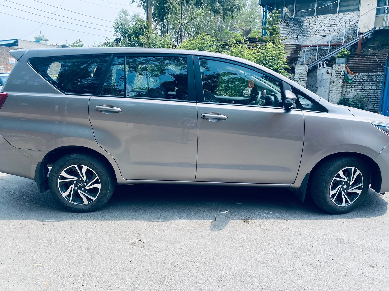 Innova Crysta image 13 Innova Crysta image 13