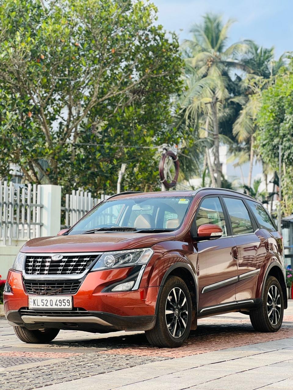 XUV500 image 1 XUV500 image 1