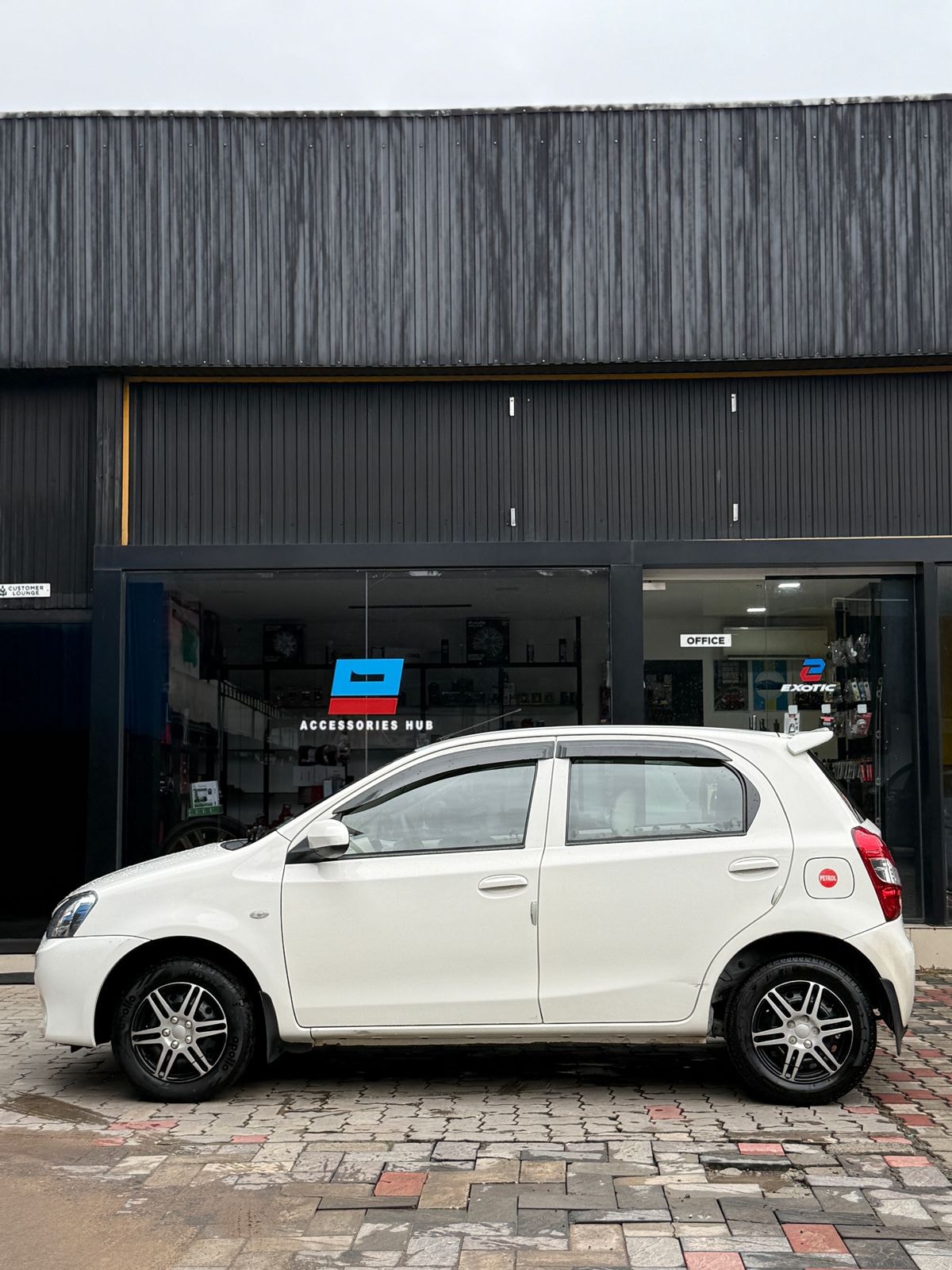 Etios Liva image 1 Etios Liva image 1