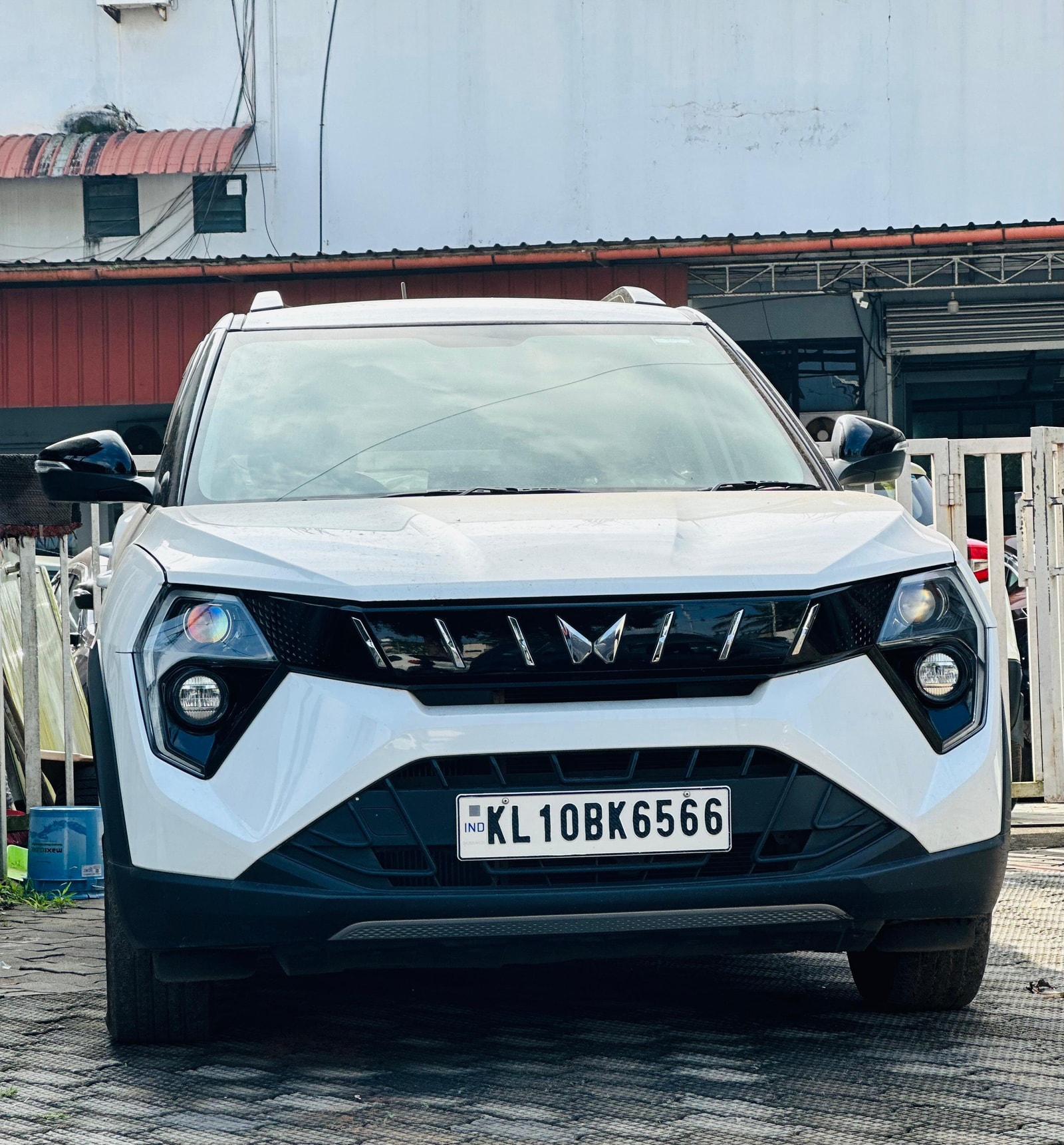 XUV 3XO image 2 XUV 3XO image 2