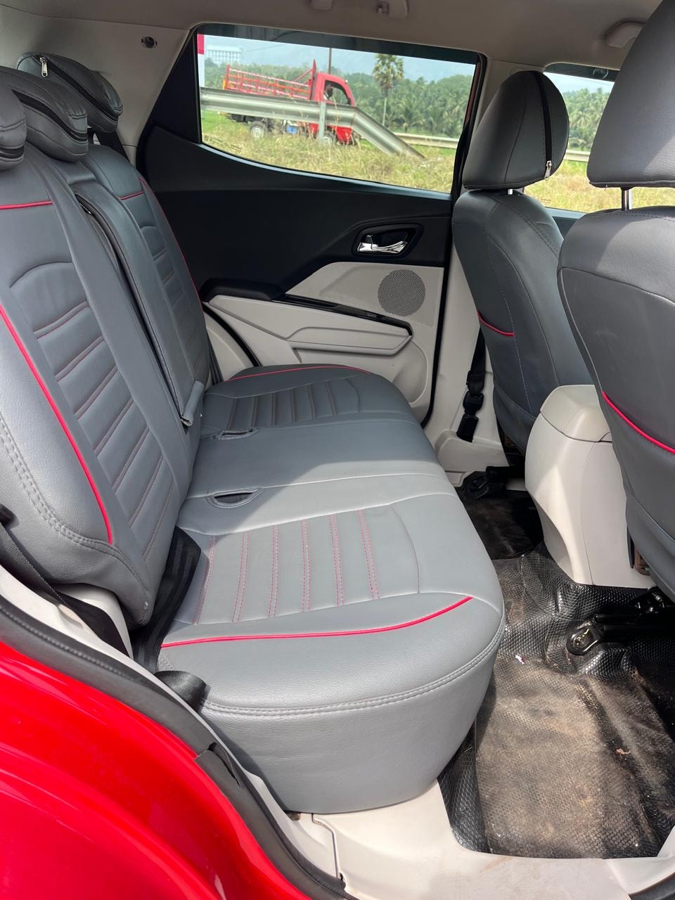 XUV300 image 14 XUV300 image 14