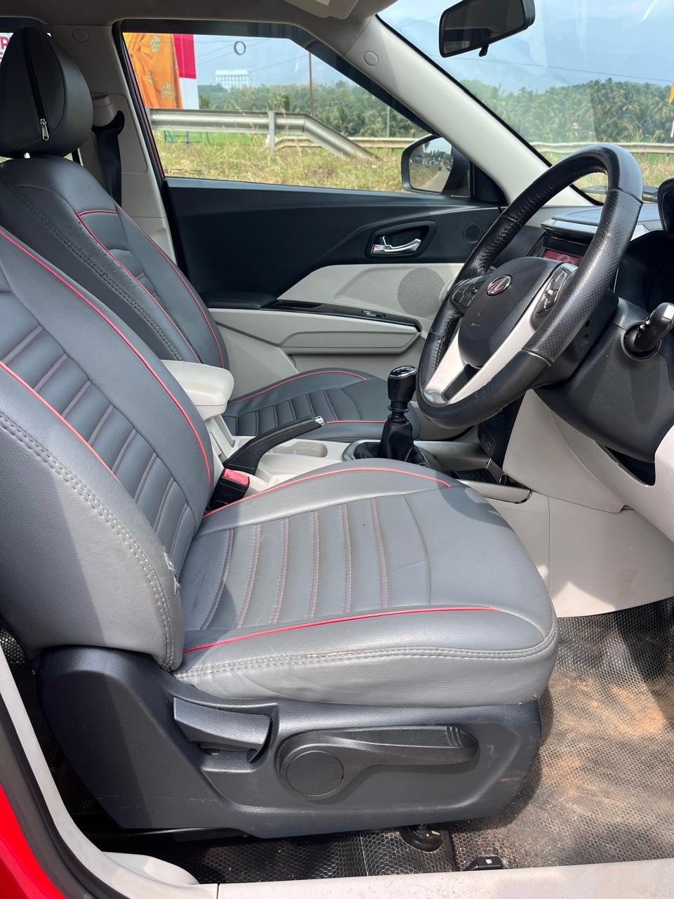 XUV300 image 13 XUV300 image 13