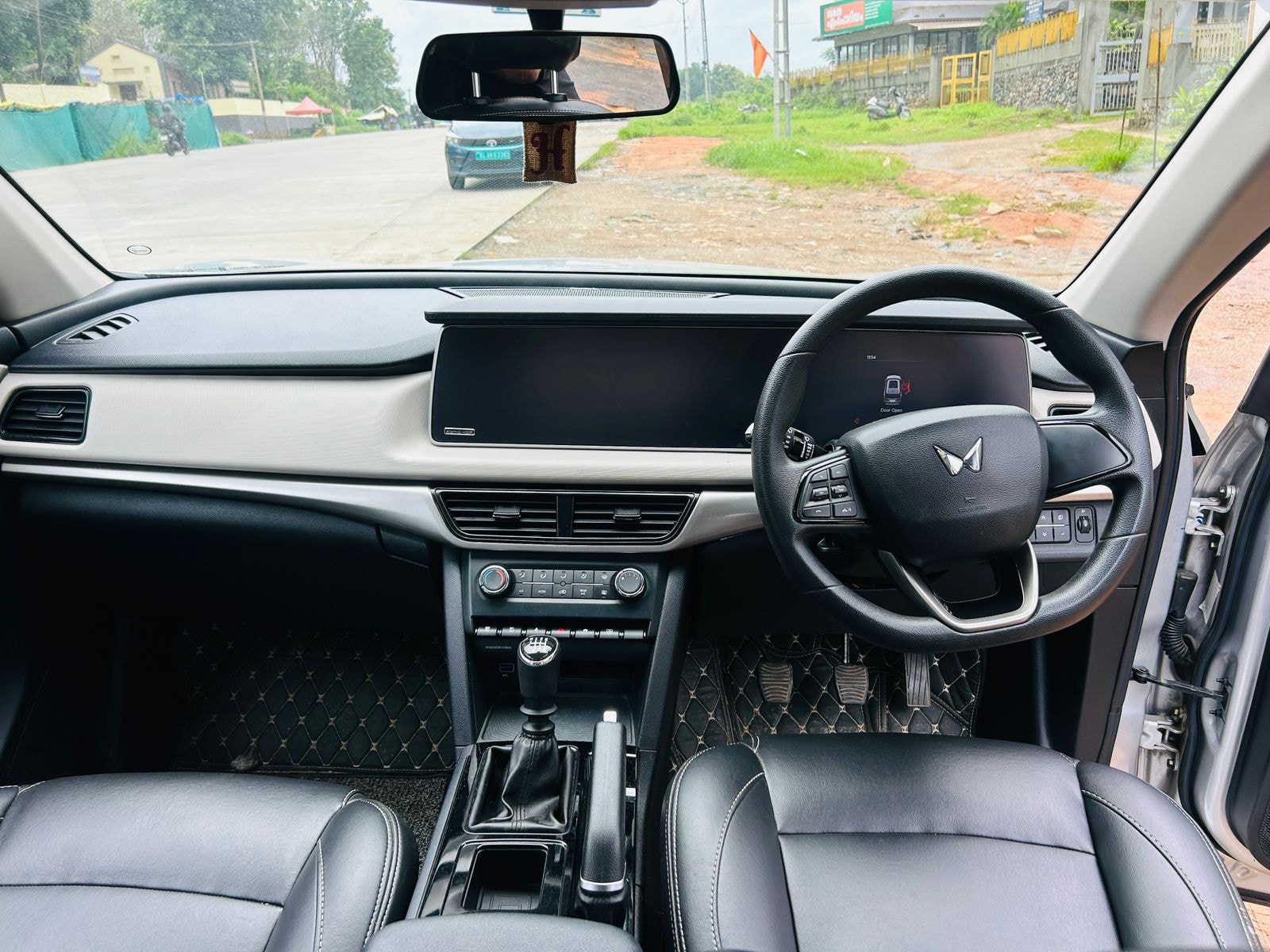 Used 2022 Mahindra XUV700 Used 2022 Mahindra XUV700