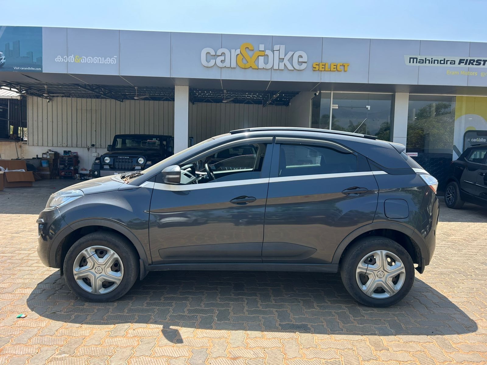 XUV300 image 3 XUV300 image 3