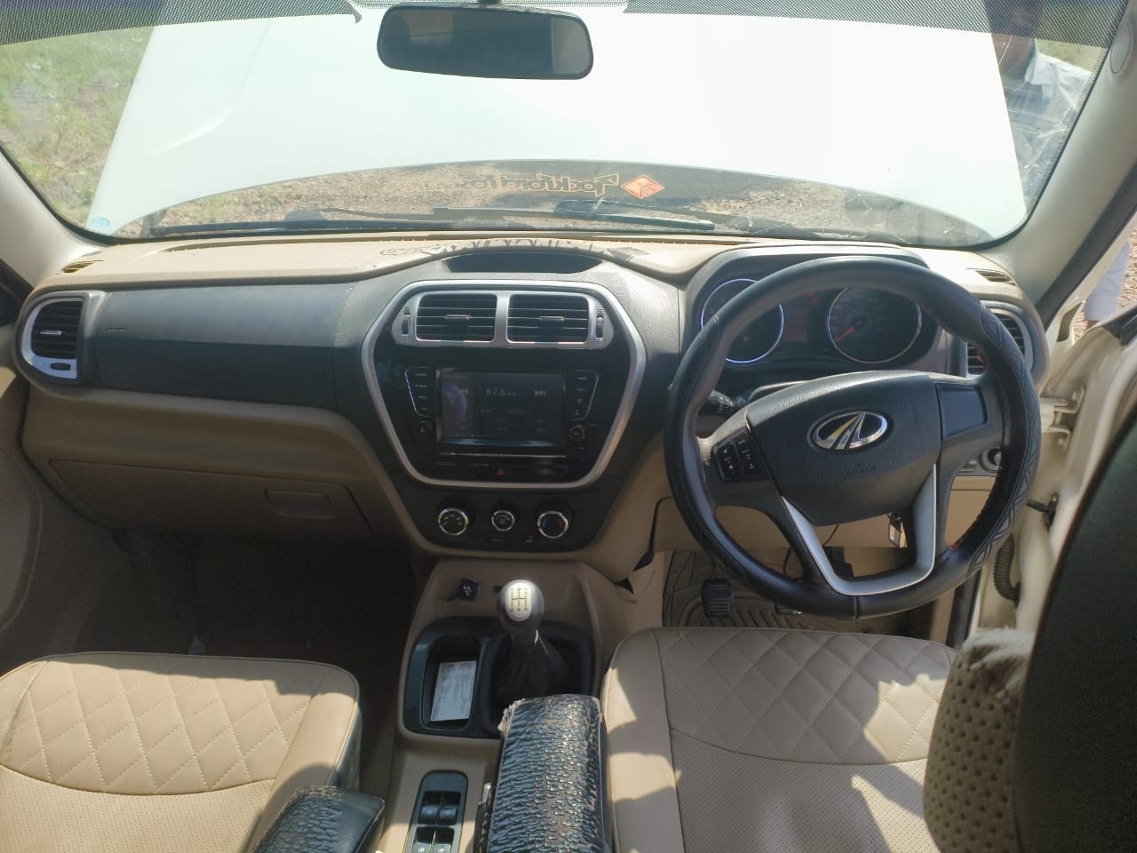 TUV300 image 6 TUV300 image 6