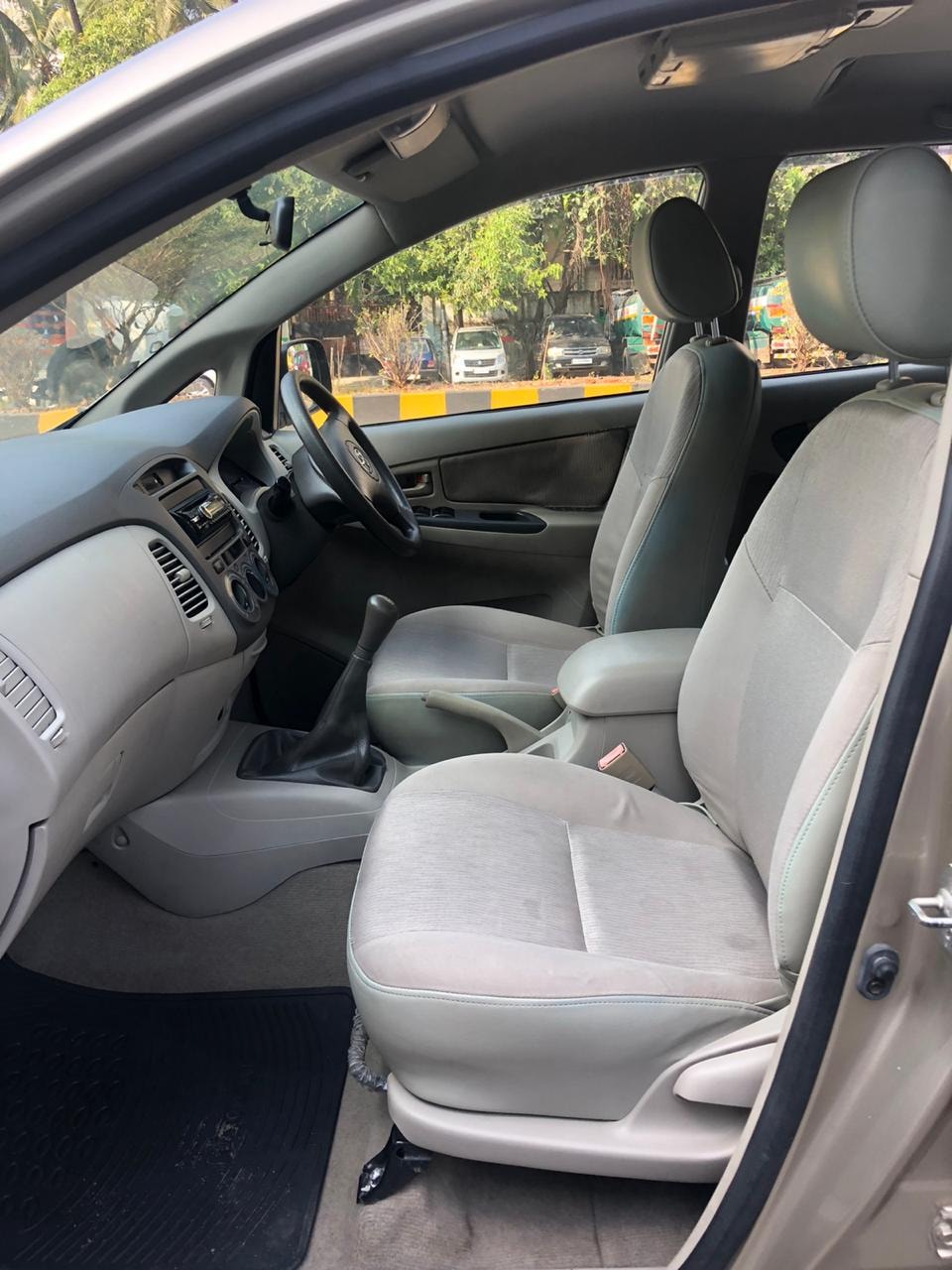 Innova image 7 Innova image 7