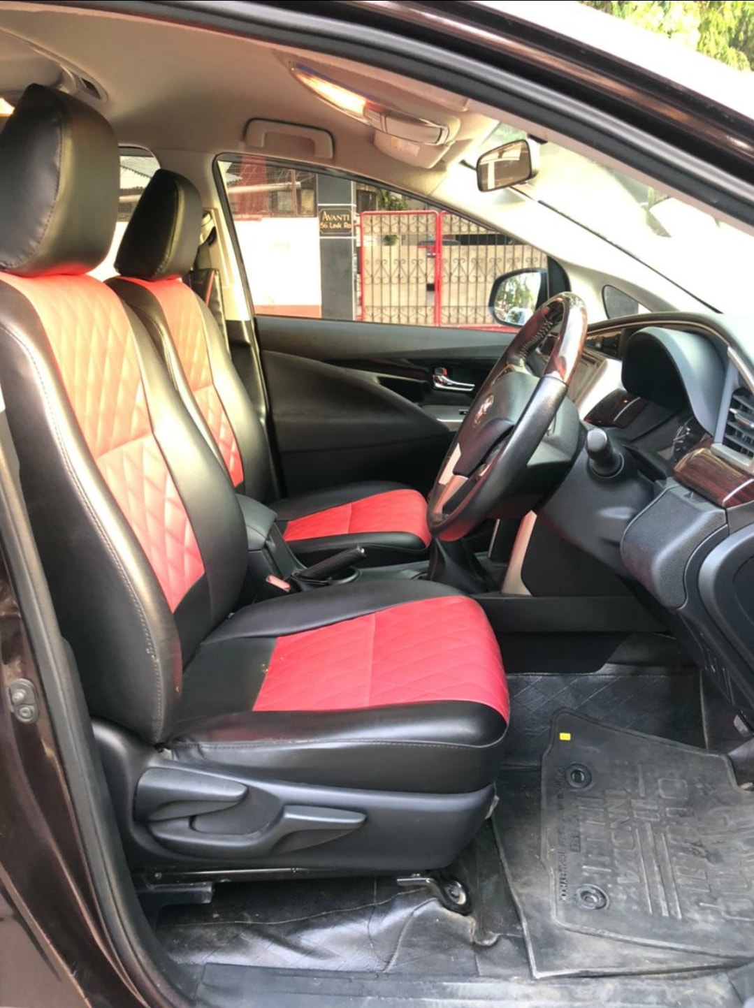 Innova Crysta image 6 Innova Crysta image 6