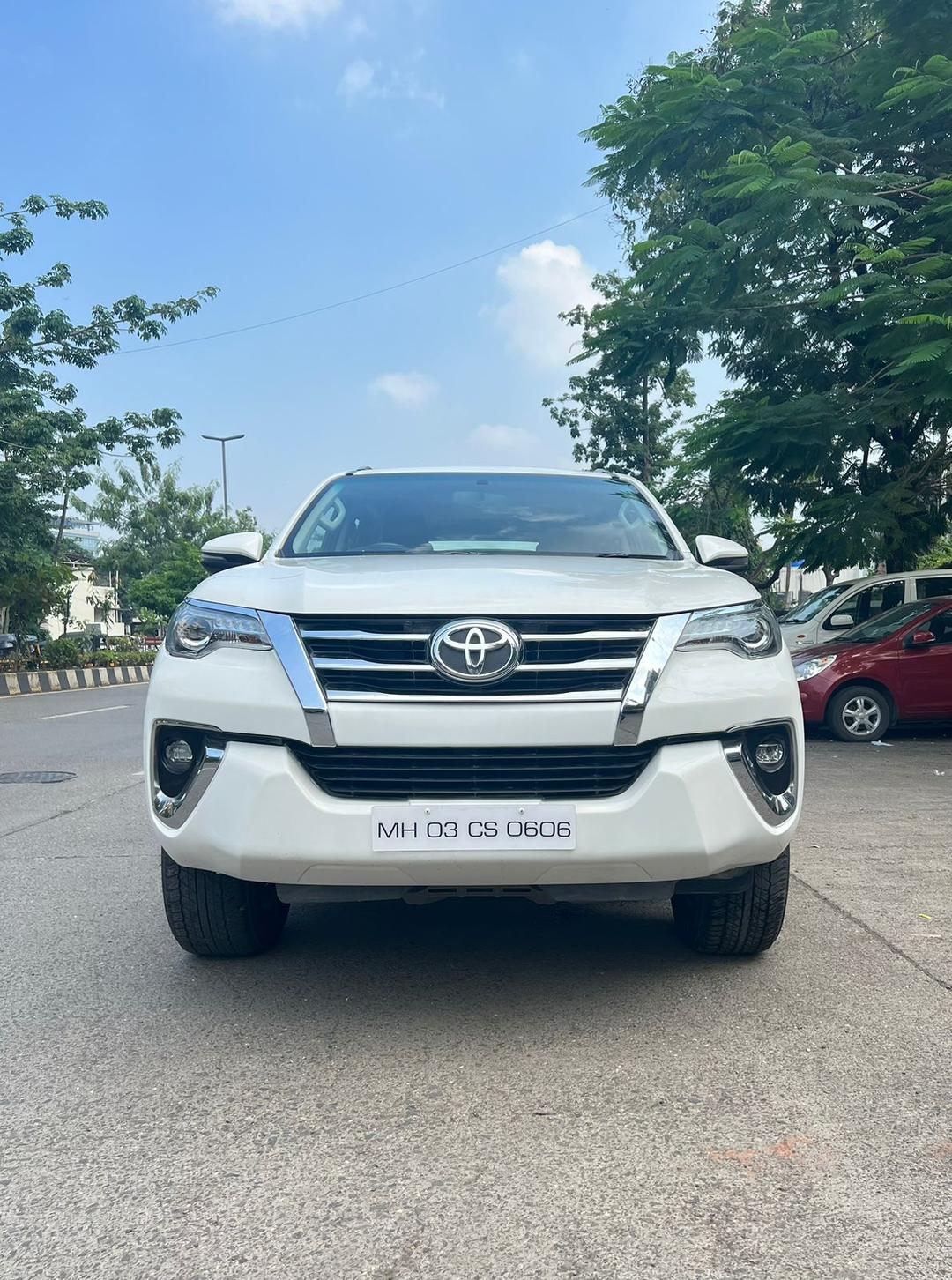 2018 Toyota Fortuner 2.8 4X2 AT BS IV Front View 