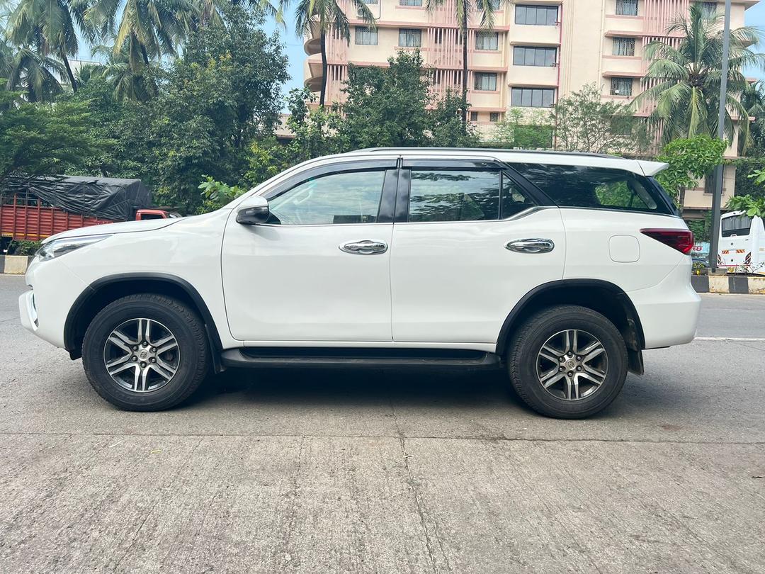 2018 Toyota Fortuner 2.8 4X2 AT BS IV Left Side View 