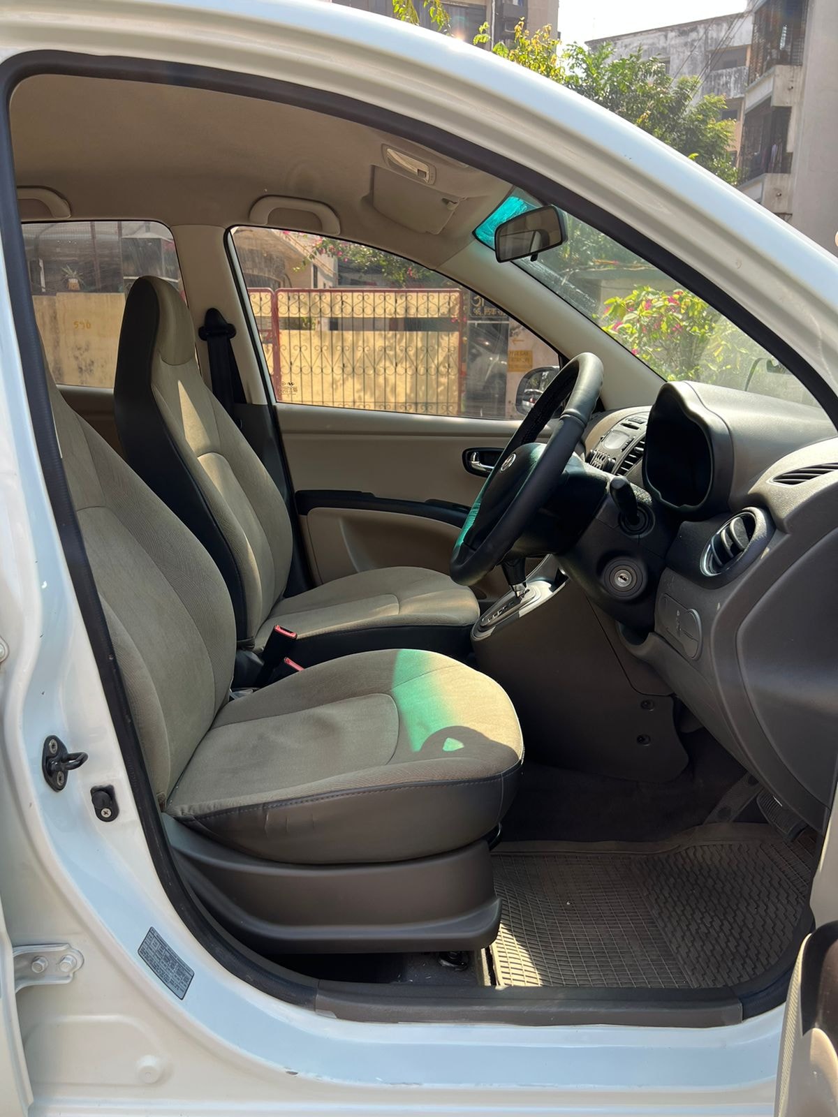 i10 image 14 i10 image 14