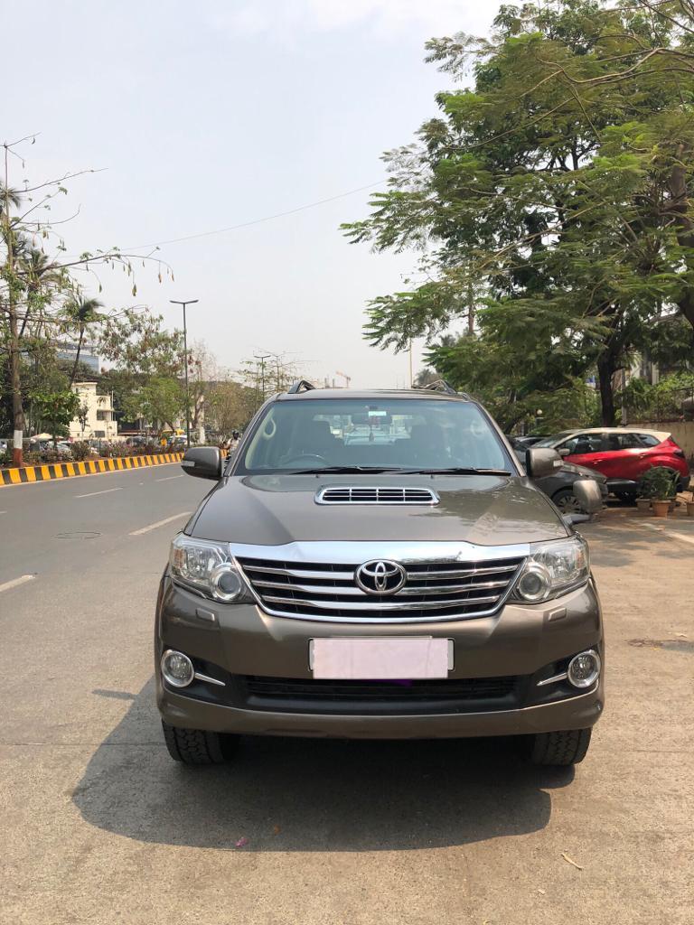 2015 Toyota Fortuner 3.0 4x2 AT Front View 
