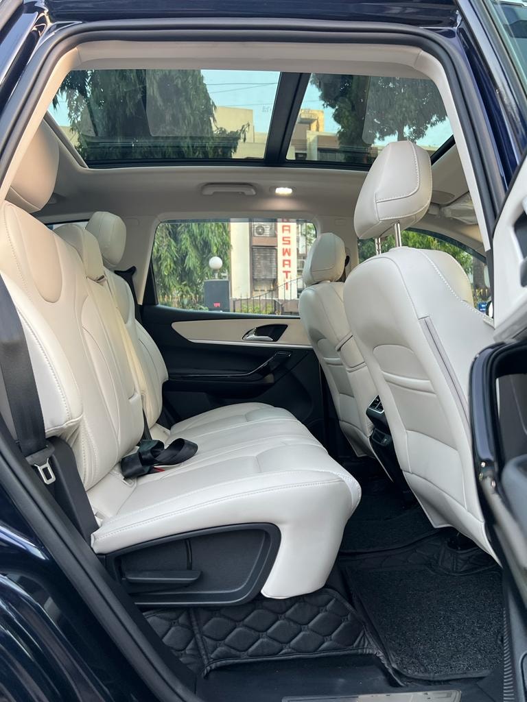 XUV700 image 17 XUV700 image 17