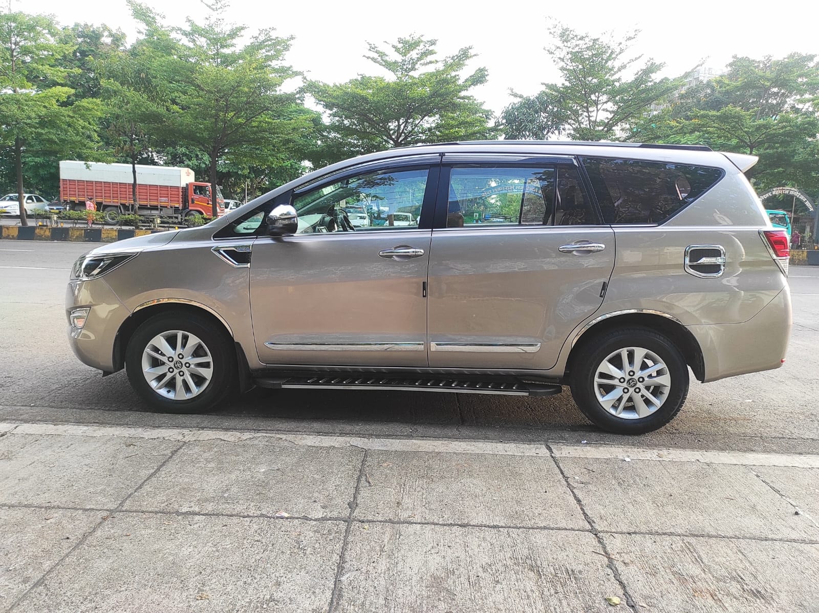 Innova Crysta image 2 Innova Crysta image 2