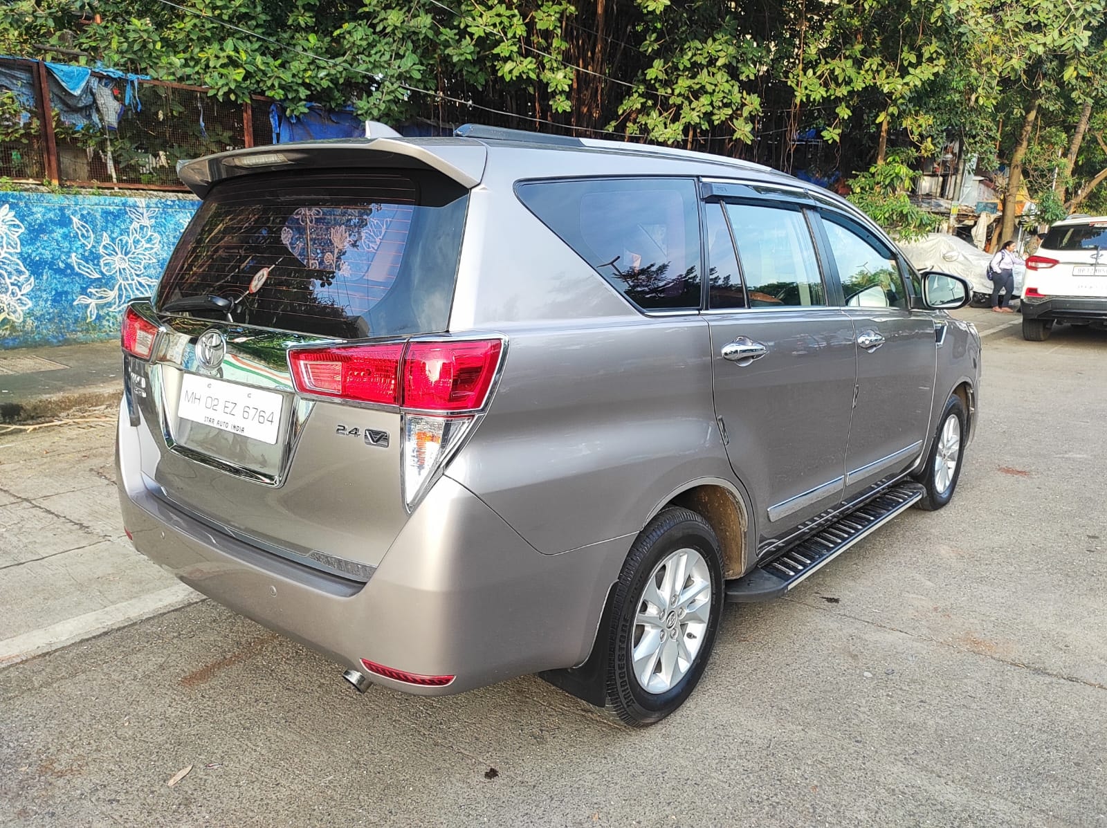 Innova Crysta image 5 Innova Crysta image 5