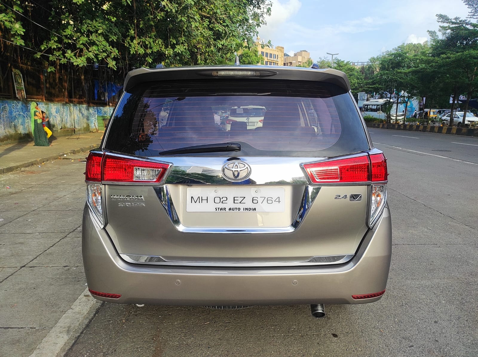 Innova Crysta image 10 Innova Crysta image 10