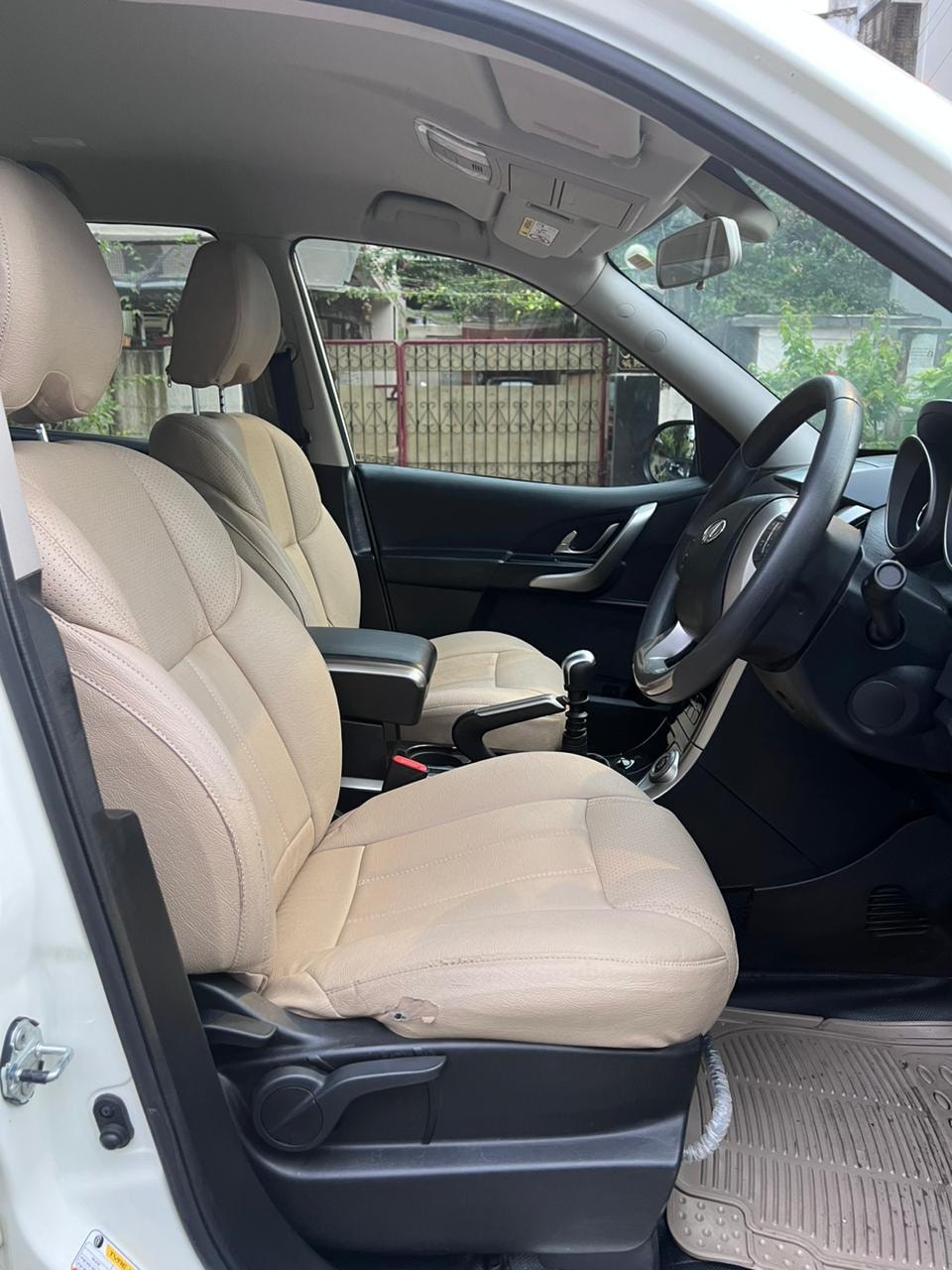 XUV500 image 16 XUV500 image 16