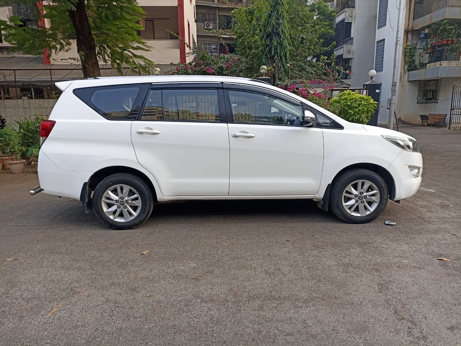 Innova Crysta image 6 Innova Crysta image 6