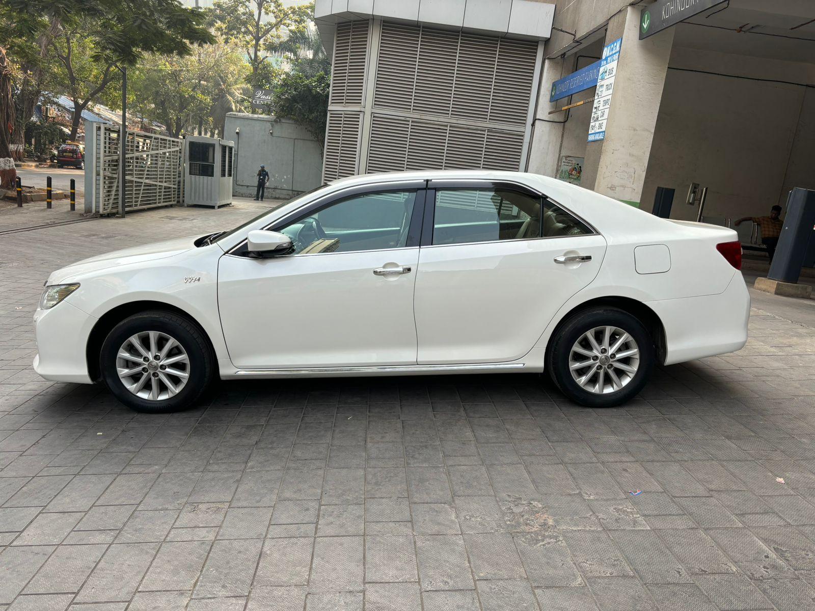 2015 Toyota Camry 2.5 AT
