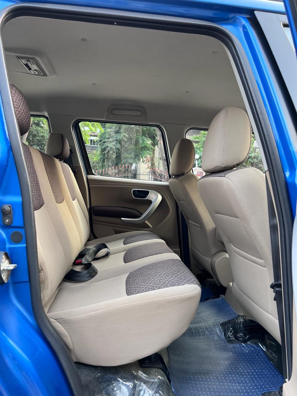 TUV300 image 17 TUV300 image 17