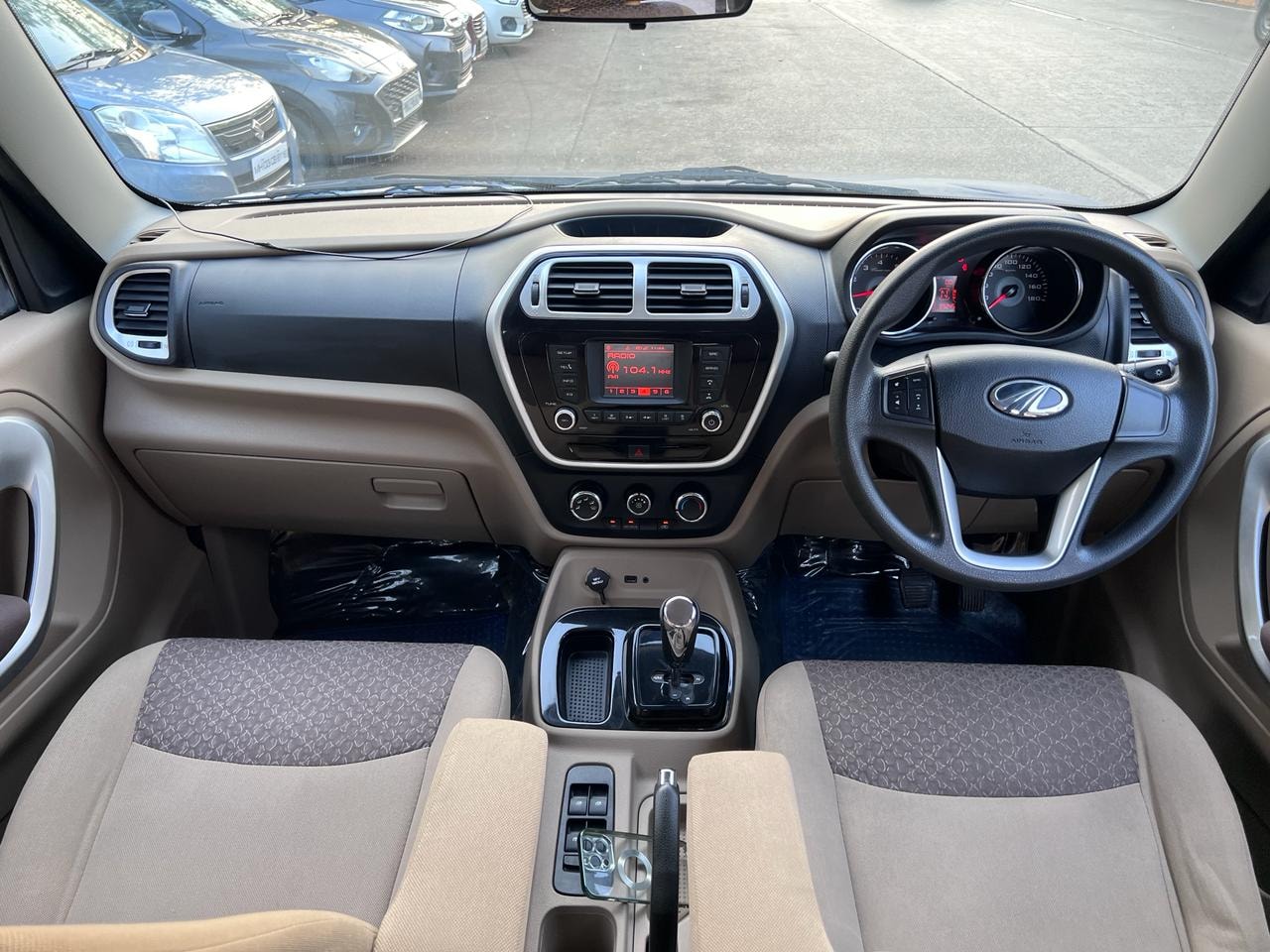 TUV300 image 12 TUV300 image 12